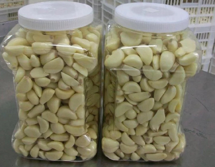 resh peeled garlic